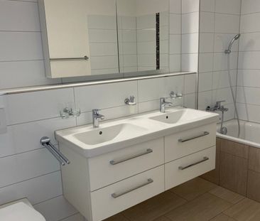 4.5-Zimmer-Wohnung mit Balkon und schöner Aussicht in Rafz - Photo 3