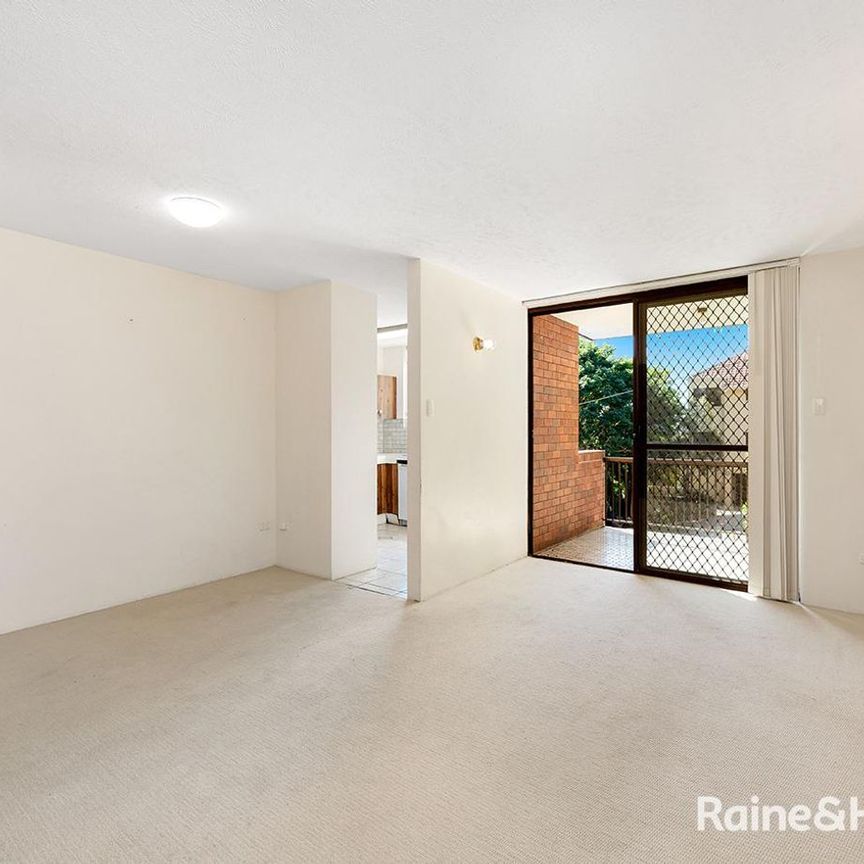 Spacious unit in Quiet street! - Photo 1