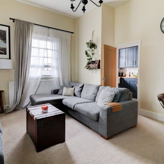 2 BED Flat To rent - Photo 1