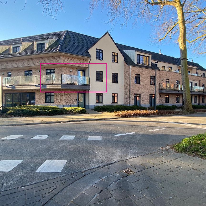 Knap gelegen appartement met ruim terras, ondergrondse staanplaats en berging! - Photo 1