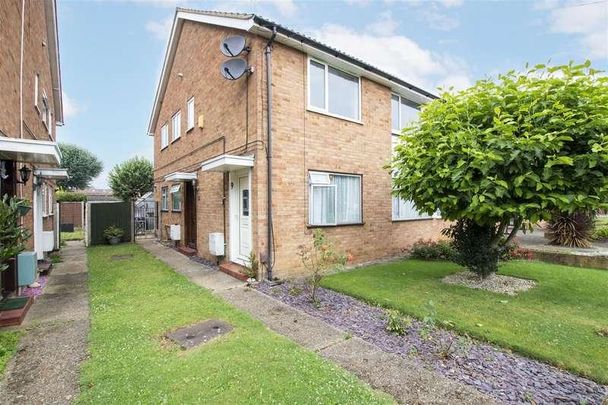 Southmead Crescent, Cheshunt, EN8 - Photo 1