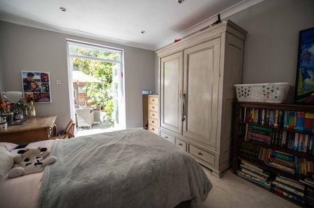 5 Bed Terraced House, Hazlebury Road, SW6 - Photo 3