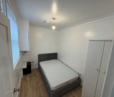 5 Bed Terraced House, Montpelier Road, BN1 - Photo 4