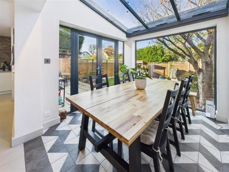 4 bedroom semi-detached house to rent - Photo 3