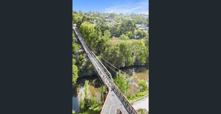 Oversized 1 Bedroom Apartment with Yarra River Views - Photo 3
