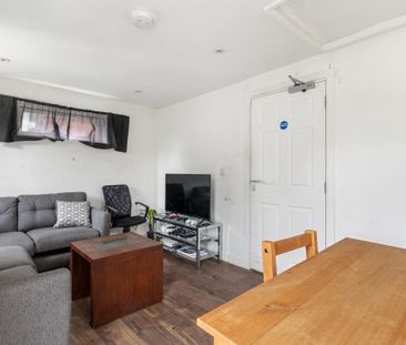 4 bedroom semi-detached house to rent - Photo 1