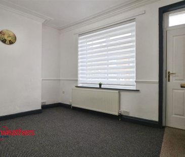 3 bedroom end of terrace house to rent - Photo 2