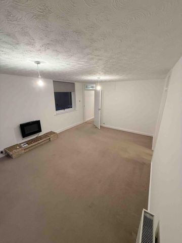 Spacious 3-Bedroom Flat to Let in Aylesbury - Photo 3