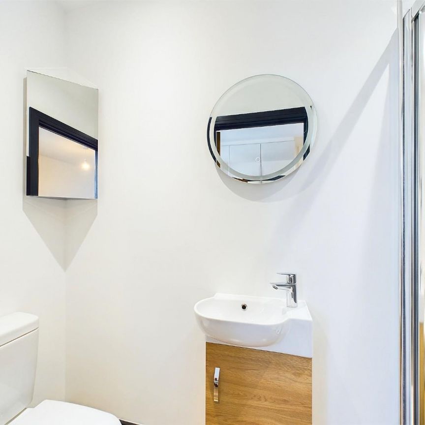 2 bedroom Flat To Let - Photo 1