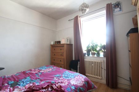 2 bedroom apartment to rent Bishopric Court, Horsham, RH12 - Photo 2