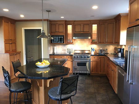 Spacious Renovated 4-Bedroom Home in The Glens and Semiahmoo Catchment – Walk to Top Schools, Beach, and Sports Hub - Photo 2
