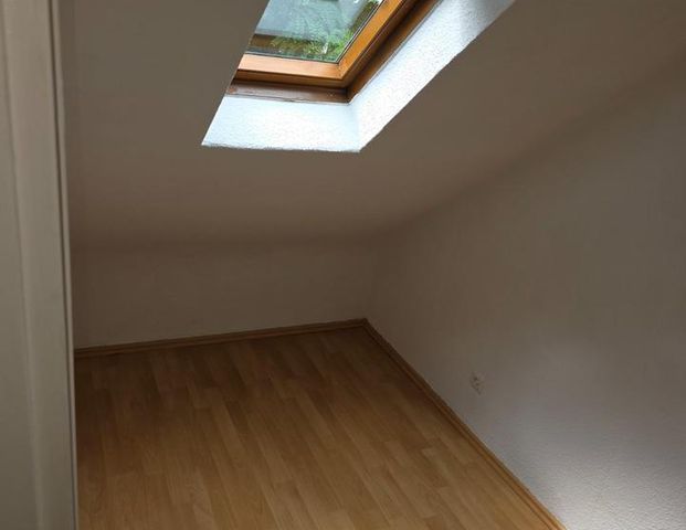 69m² Dachgeschosswohnung mit Garage - Foto 1