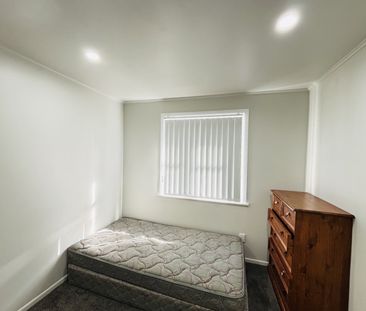 MANUREWA, 3 BEDROOMS - Photo 5