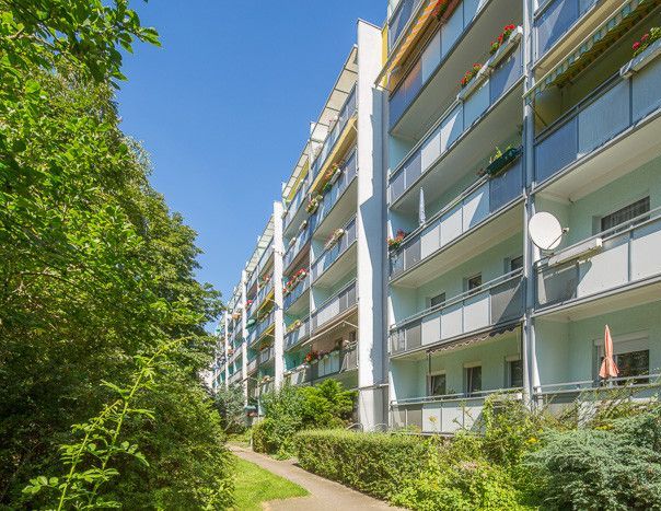 Sofort bezugfertige 3-Zimmerwohnung im 1.OG mit verglastem Balkon wartet auf Sie! - Photo 1