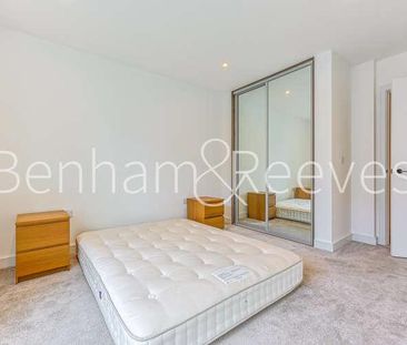 Sibley House, Greenleaf Walk, UB1 - Photo 2