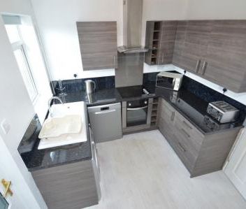 Bradford Crescent, Gilesgate - Photo 2