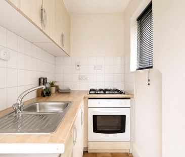 Gleneldon Road, London, SW16 2AX - Photo 3
