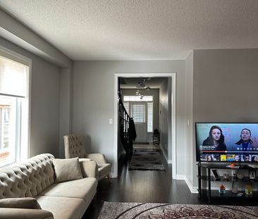 For Lease - 11 Collin Court, Richmond Hill, Ontario - Photo 2