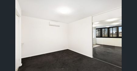 Cosmopolitan Living - Photo 5