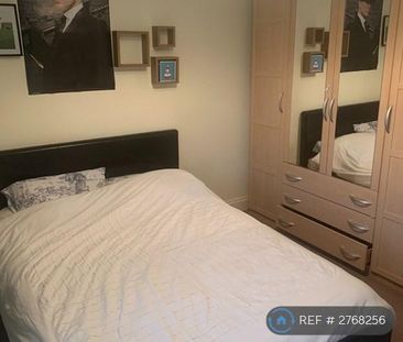 4 bedroom end of terrace house to rent - Photo 3