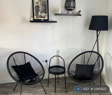 1 bedroom in a house share to rent - Photo 1