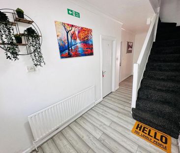 1 bedroom in a house share to rent - Photo 2