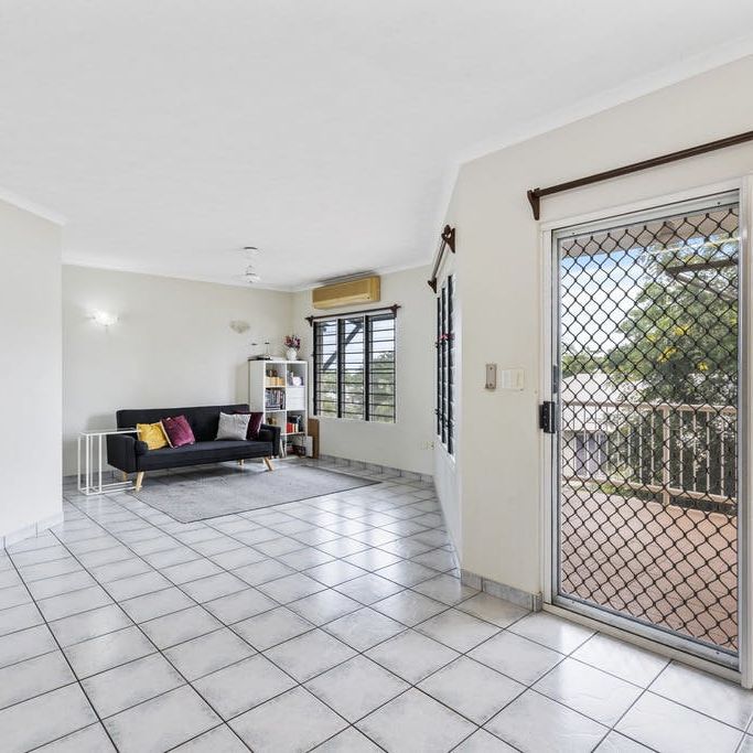 !!REDUCED !! NEAT UNIT IN QUIET COMPLEX CLOSE TO SHOPS - Photo 1