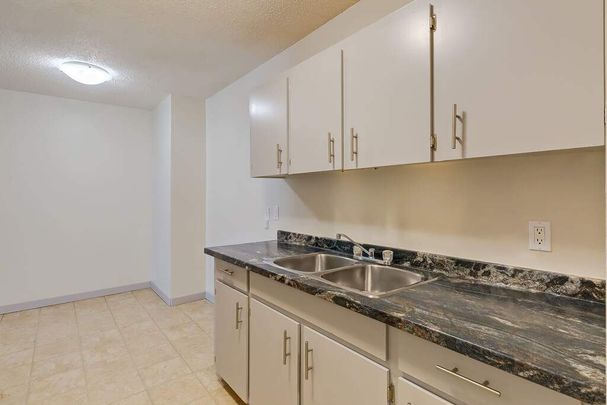 Classic Suite - 1 Bedroom - Photo 1