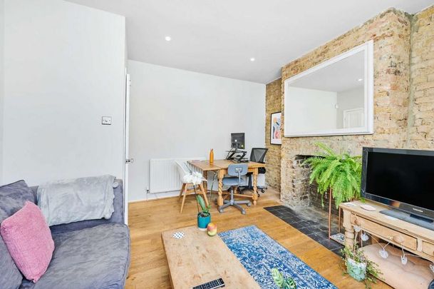 3 bedroom flat to rent - Photo 1