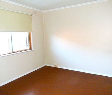 Cosy & Convenient 2-Bedroom Unit In Dandenong - Photo 1