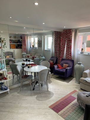 Room in a Shared Flat, St John's Wood Road, NW8 - Photo 1