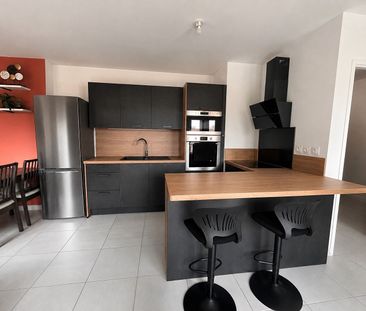 Location Appartement 3 pièces 71m² - Photo 2