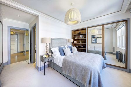 A beautifully refurbished two bedroom apartment situated in Covent Garden. - Photo 4