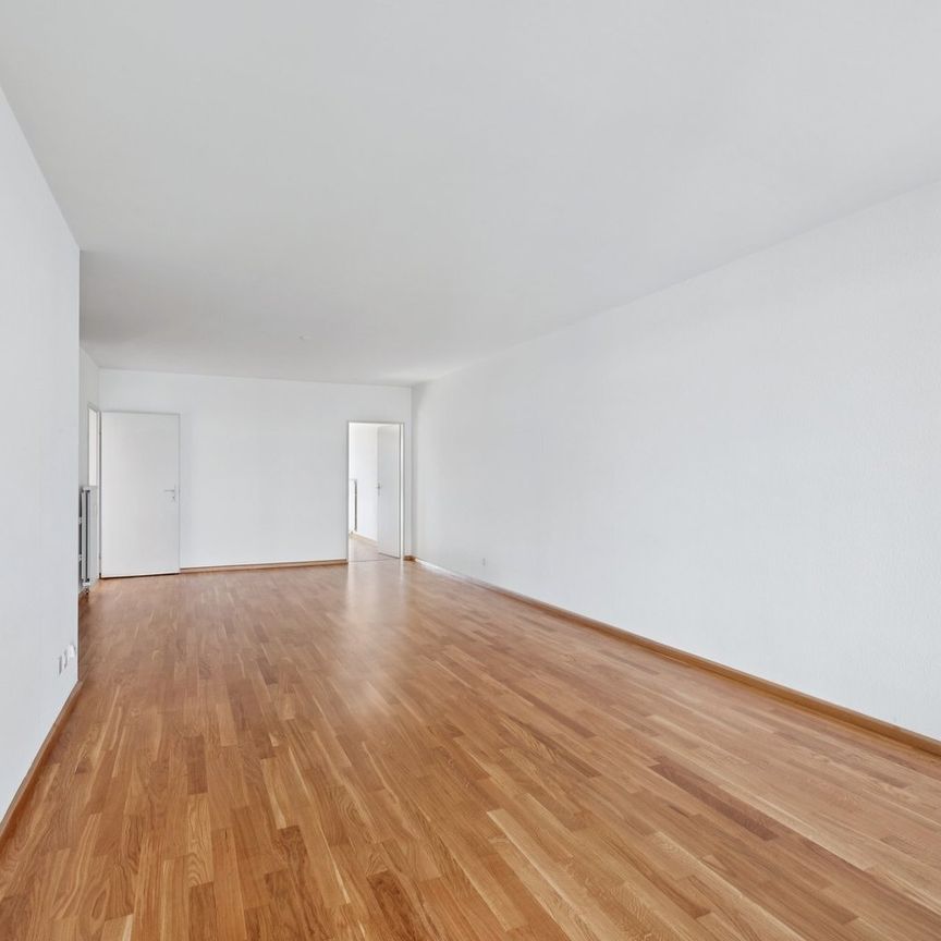 "Living with Charm" - Photo 1