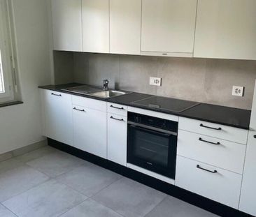 Appartement de 2 pièces complètement rénové avec balcon ! - Foto 1