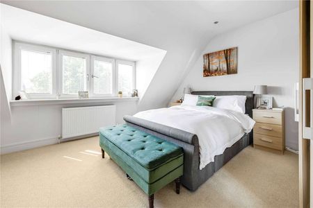 A bright and spacious one bedroom flat in a well maintained conversion. - Photo 4