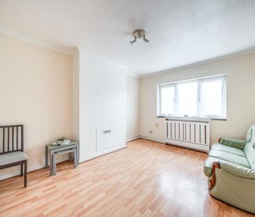 3 bedroom flat to rent - Photo 2