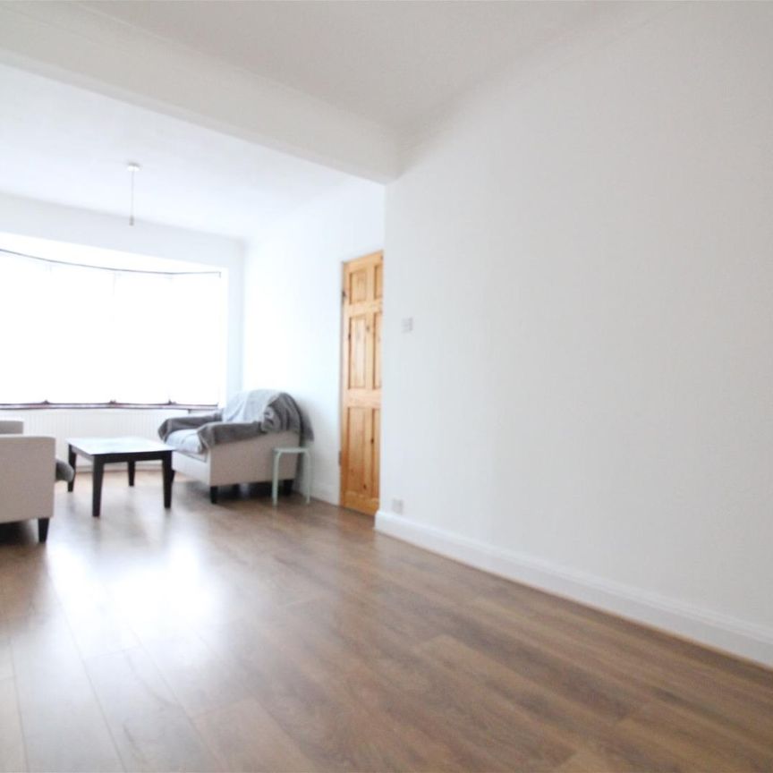 St. Crispins Close, Southall - Photo 1