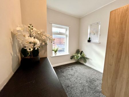 1 bedroom in a house share to rent - Photo 3