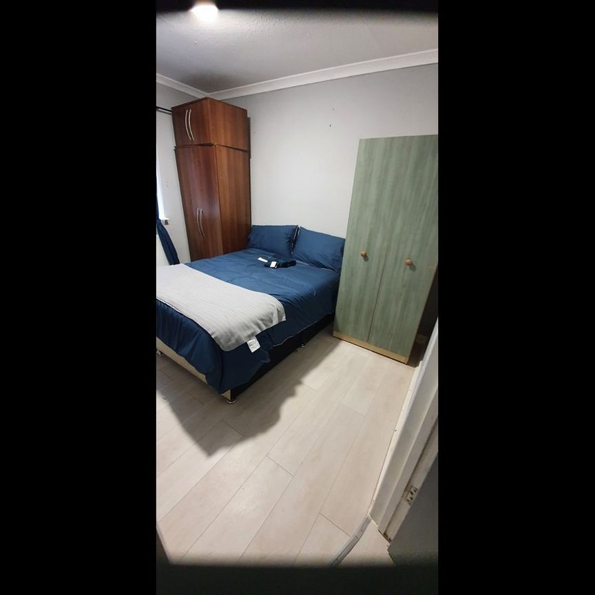 3 Bed Flat, Ealing Broadway, W5 - Photo 1