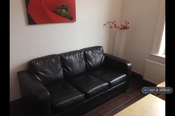 3 bedroom flat to rent - Photo 1