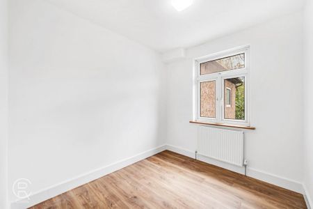 3 bedroom flat to rent - Photo 5