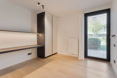 Appartement met tuin en 2 ondergrondse autostaanplaatsen - Photo 2