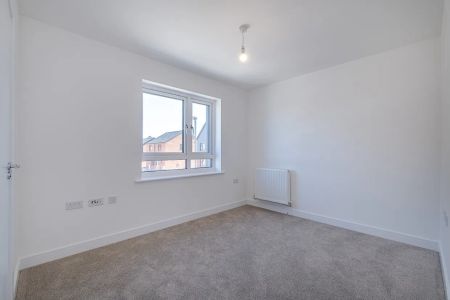 3 bedroom end of terrace house to rent - Photo 4