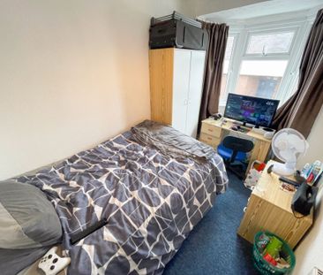 4 Bedroom House To Rent in Winton - £1,850 pcm Tenancy Info - Photo 5