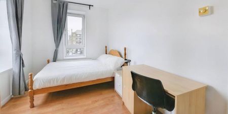 3 bedroom flat to rent - Photo 5