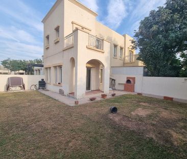 HOT DEAL | 2BR + STUDY | OPP POOL AND PARK | 4E - Photo 2