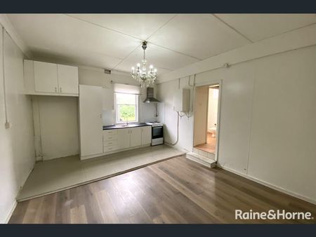 1-bedroom flat in great location - Photo 3