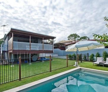 QLD Cottage With Large Entertainers Deck Overlooking the Stunning I... - Photo 6