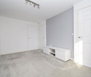 Rhubarb Hill, Wakefield - Photo 1